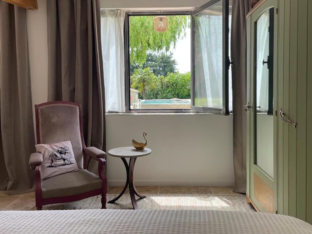 Bed and Breakfast Mas Des Muses LʼIsle-sur-la-Sorgue Zimmer foto